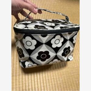 used Mary Quant white × black color Logo vanity length 15× width 24× width 14cm make-up pouch vanity pouch cosme pouch make-up box 