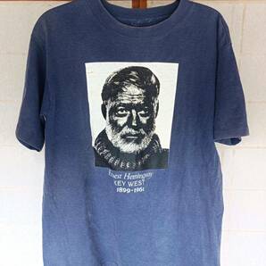 送料無料♪80's vintage ヘミングウェイ Tシャツ Ernest Hemingway KEY WEST 1899-1961 ネイビー M/L相当 偉人 USA古着ビンテージ USED