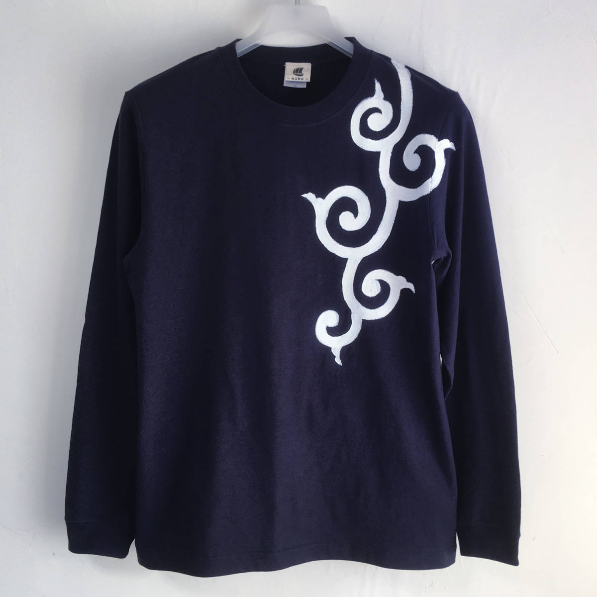 T-Shirt mit langen gerippten Ärmeln und handgezeichnetem Arabeskenmuster XL Navy Langarm Herbst/Winter Marineblau Japanisches Muster Japanischer Stil, T-Shirts, Lange Ärmel, Größe XL und größer