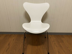 00717　FRITZ HANSEN/フリッツハンセン　SERIES 7　CHILDREN'S CHAIR　セブンチェア　Arne Jacobsen/アルネ・ヤコブセン　白系　展示品