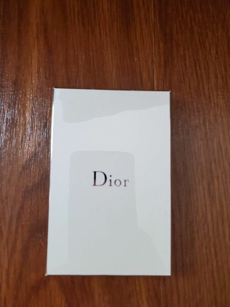 Dior　ディオール ホワイトのケース