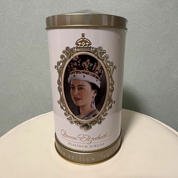 イギリス直輸入　エリザベス女王　プラチナジュビリー記念　オルゴール付き紅茶缶