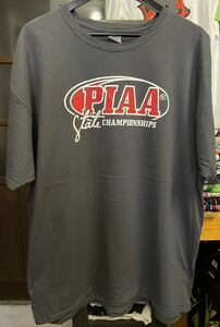 ★USA古着　赤白　プリント　英字　PIAA Tシャツ グレー　gray FRUIT OF THE LOOM 2XL 大きいサイズ