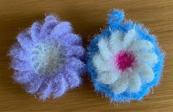 お花スセミ2個セット　　　　　　　　　　　　　　　　　　　　　　　　　　　　　　韓国製のポリエステル系で手編みしたスセミたわしです