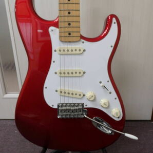 F250-5.5) Fender Japan / フェンダージャパン STRATOCASTER U037658 レッド ストラト エレキギター 赤系 ソフトケース 弦 コード付の画像8