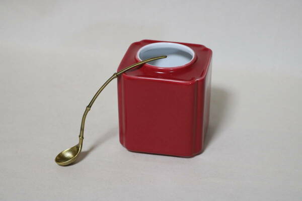 水滴　硯滴　朱紅方形水瓶・水杓子　　　　　DK01