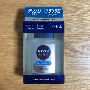 即決 新品 ニベアメン オイルコントロールローション 100ml ニベア 化粧水 サラサラタイプ 脂性肌の保湿に ガラス瓶 ニベアフォーメン