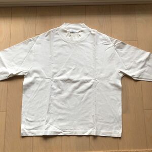 ローリーズ　ファームの白いロングTシャツ