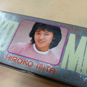 希少 三田寛子 缶ペンケース HIROKO MITA 筆入れ amada 当時物 80年代 アイドル 中村橋之助 芝翫 中古 激レア 昭和レトロ ビンテージ 現状