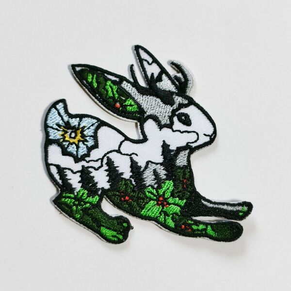 Y-50【 アイロンワッペン 】山 マウンテン MOUNTAIN ウサギ 兎 rabbit ラビット 【 刺繍ワッペン 】
