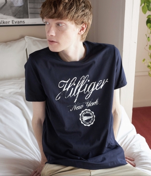 古着風の味わい深い雰囲気を放つプリントTシャツ ネイビー　XLサイズ　TOMMY HILFIGER #ngTOMMY