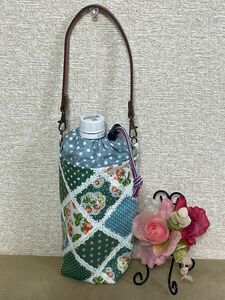 ペットボトルカバー　 ハンドメイド　ブルー　イチゴ柄　ドット柄　