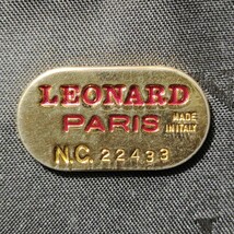 2305020 LEONARD PARIS レオナール パリ ロゴ刻印プレート ロゴレザー ロゴプリント イタリア製 植物柄 クラッチバッグ セカンド黒×茶金_画像6