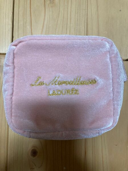 ラジュレLADUREE/ピンクのジュエリーポーチ