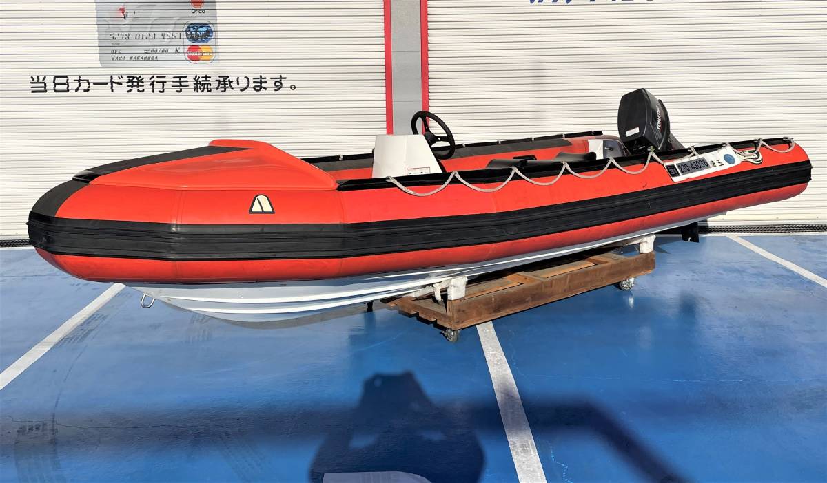 使用数回のAchillesゴムボート、手漕ぎとモーター使用が選べます。-