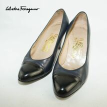 Salvatore Ferragamo サルヴァトーレ・フェラガモ 4.5 22.0 パンプス ヒール 本革 レザー アーモンドトゥ イタリア製 紺 ネイビー/DC395_画像1