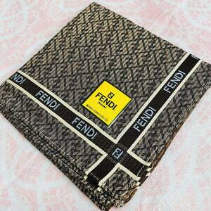 【全面ズッカ柄】新品/FENDI/大判ハンカチ/正規品/フェンディ/未使用/即決あり/ズッカ柄/匿名発送/綿100%/メンズ/紳士/ユニセックス/58