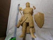 盾と斧を持つ男 レジンキャストキット　２８センチくらい_画像1