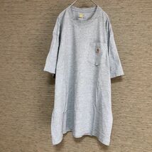 カーハート　半袖Tシャツ　ワンポイント　胸ポケット　グレー　エンブレムタグ39 古着　入手困難　激レア　希少 人気 ゆるだぼ　灰色_画像1