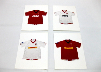 Nicht zu verkaufen. Offizielles authentisches Fußball-J-League-Uniformfoto-Set mit 4 Urawa Red Diamonds-Fotos. Uniform aus Japan., Replik, authentisch, Vereinsmannschaft, J. Liga