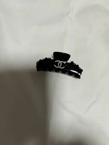  Chanel hair clip 