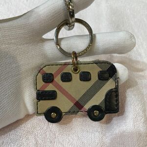 Burberry ロンドンバスキーホルダー