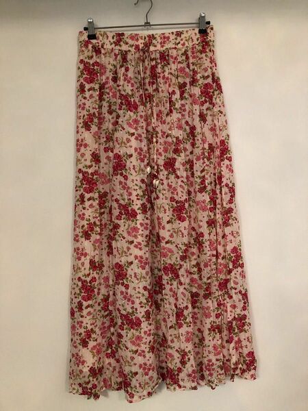 新品　ZARA 花柄ロングスカート