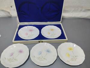 c8938◆昭和レトロ◆NT JAPAN Pure&White色変わりポピー花柄ケーキ皿５枚◆直径14.5ｃｍ