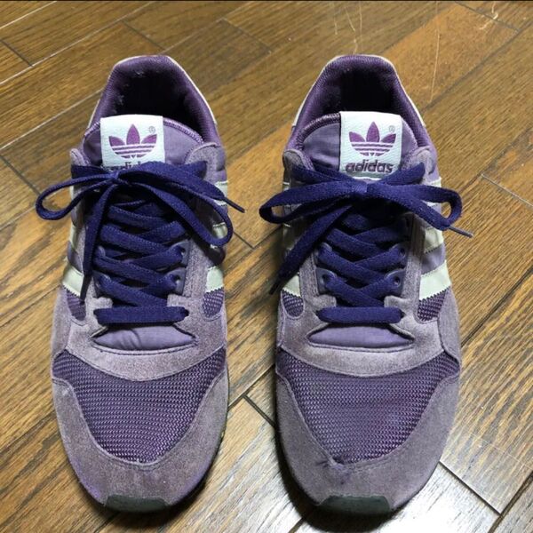 adidas スニーカー