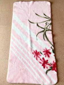 膝掛け アクリル毛布 花柄 優しいピンク色 ストライプミニ毛布 ペットや赤ちゃん用にも 冷房対策 足元 冷えグッズ