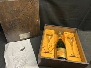 〇Td2〇120 ヴーヴ・クリコ ヴィンテージ2002グラスセット ワイン 古酒 グラス付 木箱 箱入り Veuve Clicquot ビンテージ