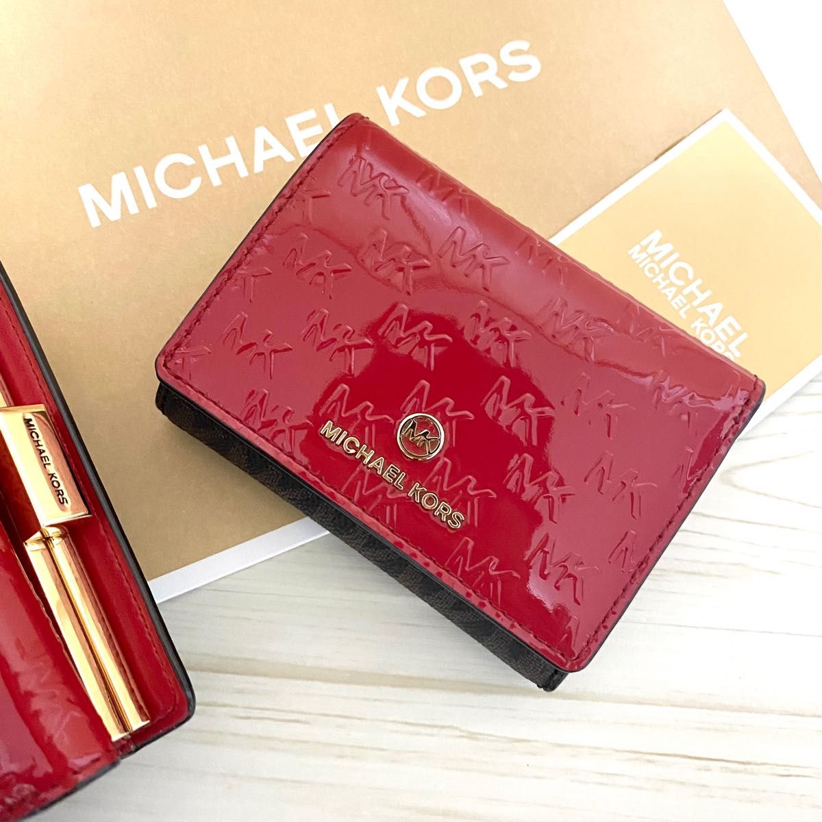 高級感のあるエナメル 新品 MICHAEL KORS マイケルコース 財布 黒