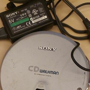 (Q001)SONY D-E01 CD WALKMAN CDウォークマン 限定モデル　限定バージョン