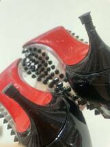 定価 93,960円(税込) Christian Louboutin クリスチャン ルブタン スパイクシリーズ スタッズ クリア パンプス SPIKE ME 45 PANTENT/PVC_画像8