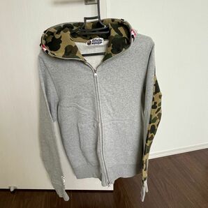 A BATHING APE シャークパーカー　Sサイズ