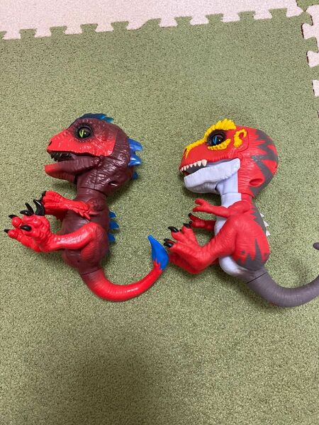 恐竜　おもちゃ　ジュラミン　２体