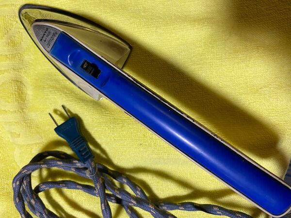 骨董品好きな方必見商品 昭和初期 昭和レトロ アイロン コード約2m 使用可 アンティークファン向け 戦前、戦後の電化製品
