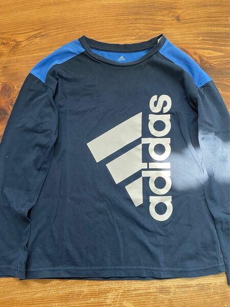 adidas 長袖Tシャツ