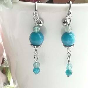 Art hand Auction Natural stone blue gradation apatite handmade earrings/natural stone/elegant/silver/blue/apatite/light blue/short/gradation color, ladies accessories, earrings, beads, glass