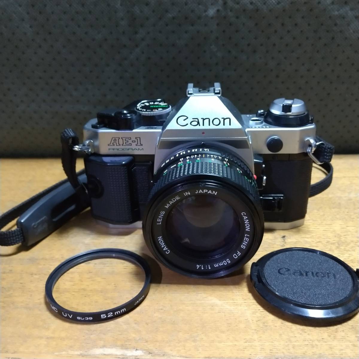 カメラ フィルムカメラ ヤフオク! -「canon ae-1 program 50 1.4」の落札相場・落札価格
