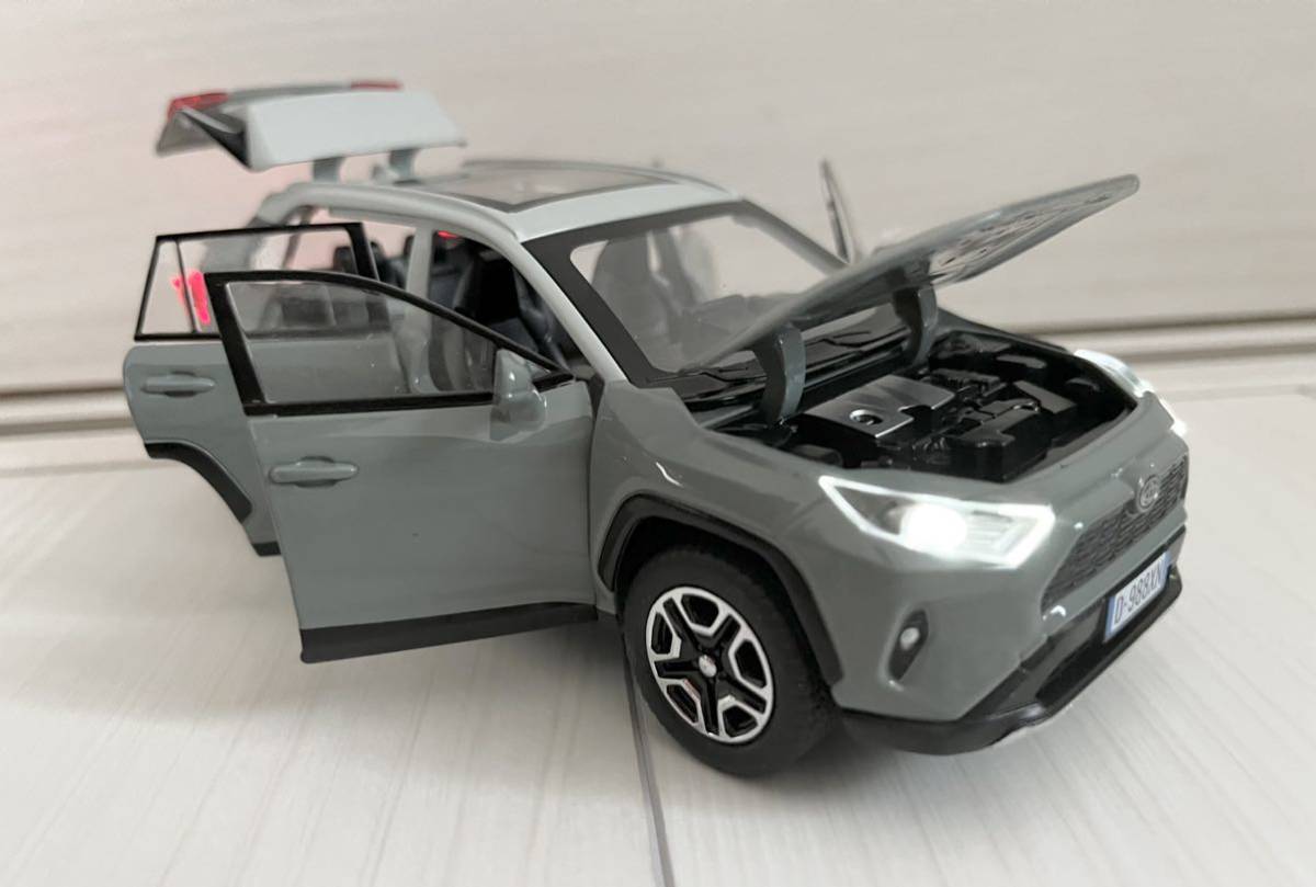 新品即決 1/18 ミニカー トヨタ カーキ 2019 RAV4 ミニカー