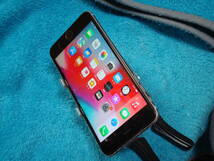 iPhone 6S Plus 64GB au解除 バッテリ最大容量96% 新品液晶パネル交換済 iOS 15.7.4 送料無料_画像3
