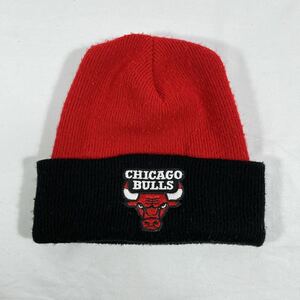 ■ USA製 ビンテージ NBA Chicago Bulls ロゴ ワッペン 2トーン アクリル ニット帽 ビーニー ブラック レッド シカゴ ブルズ バスケ ■