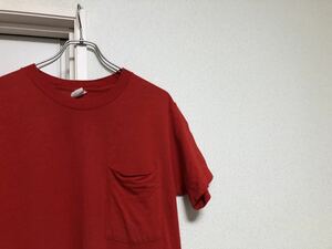 【送料無料！】1970sヴィンテージ！アメリカ製MADE IN USA！フルーツオブザルーム製ポケットTシャツsize MポケT赤ボディ