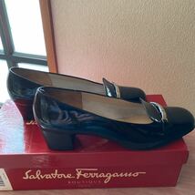 Salvatore Ferragamo -イタリア製 。お洒落な素敵なシューズです。_画像4