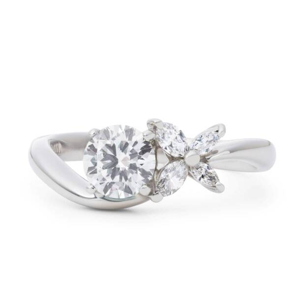 【2025】夏のコレクション!0.902ct 最上級 Dカラー ダイヤモンド & フラワーモチーフ プラチナ 極上 リング 指輪【GGS社鑑定付】