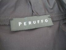 送料込み！！イタリア「PERUFFO」コットンノースリーブフリルシャツ；ブラウス；黒、白２枚まとめて！_画像3