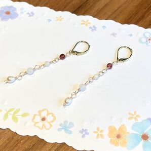 いつでも一緒、うちの子色の天然石ピアス 〜白文鳥〜