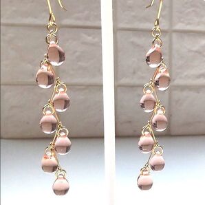 153. ハンドメイドピアス ローズ ピンク チェコビーズ サージカルステンレス ロング