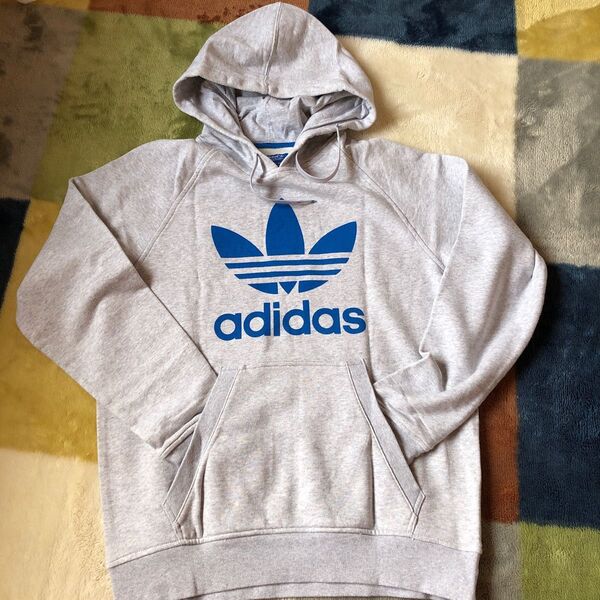 adidas originals パーカー